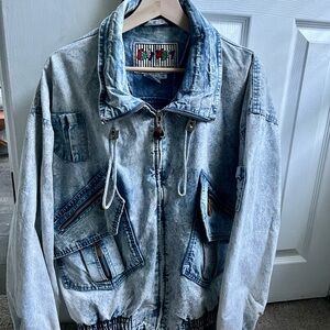 Vintage Denim Jacket with Multiple Pockets